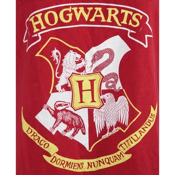 Hogwarts Red T Shirt Size M - Picture 3 of 7